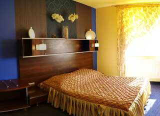 Отель Hotel Restauracja Venus Moderówka Двухместный номер с 1 кроватью или 2 отдельными кроватями и террасой-1